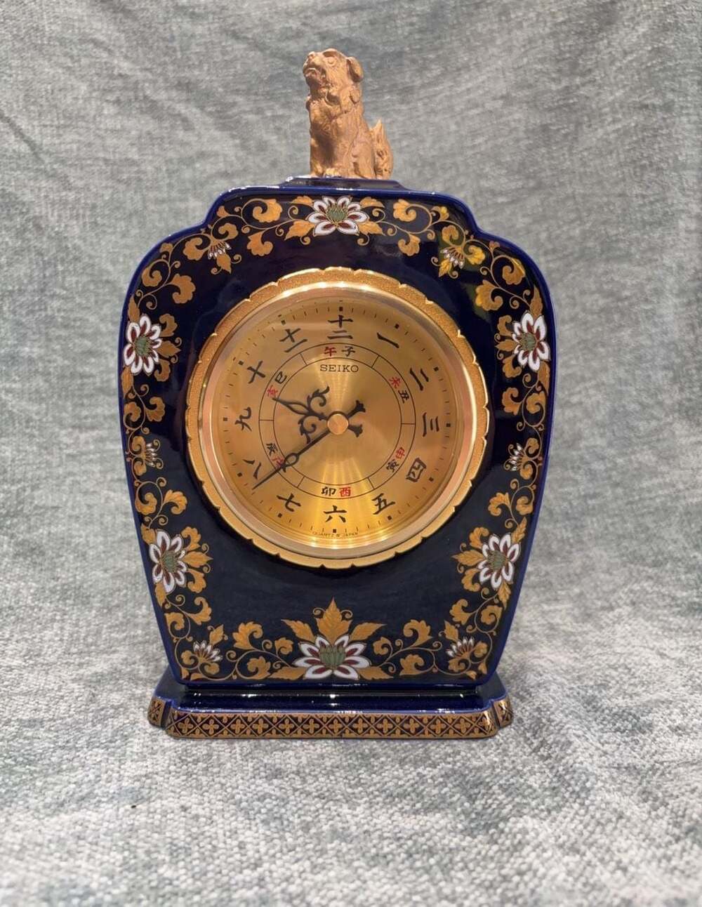 Working Vintage Seiko Arita Porcelain Table Clock with Foo Dog Figurine QW813A